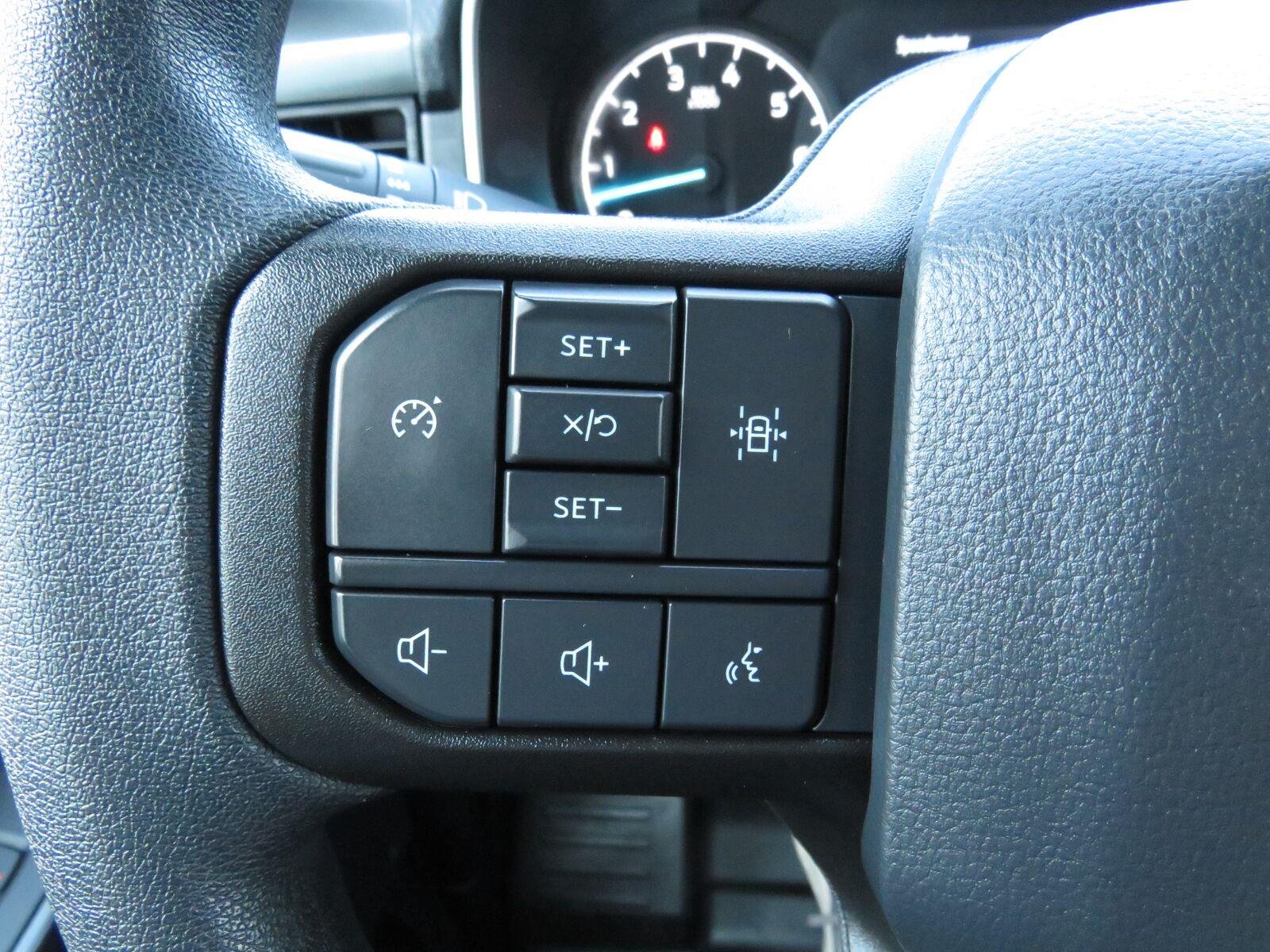 Used 2023  Ford  image 34