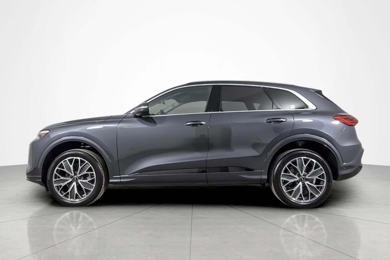 Used 2025 Tambora Gray Metallic Audi Premium Plus 2.0 TFSI quattro image 2