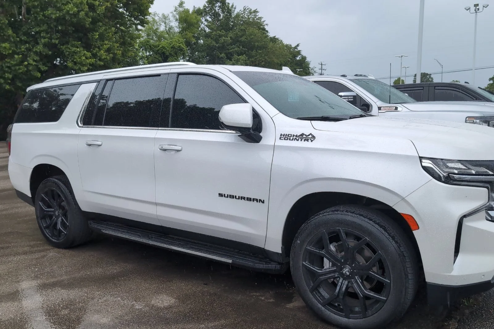 Used 2023 Iridescent Pearl Tricoat Chevrolet High Country image 2