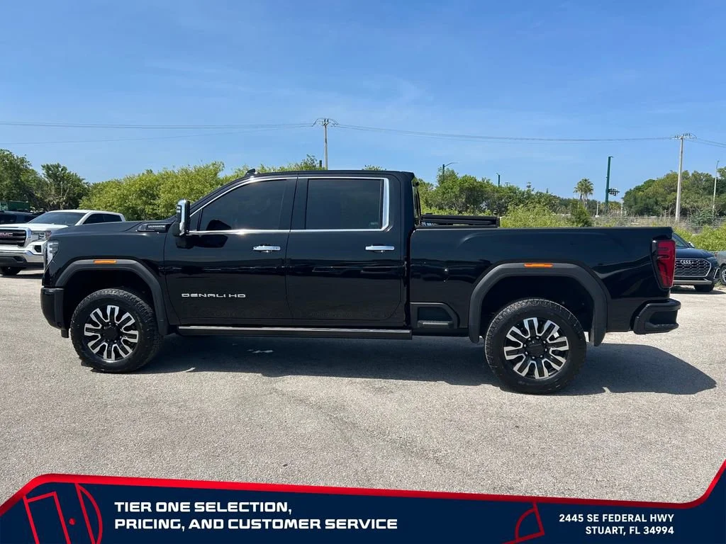 Used 2025 Onyx Black GMC Denali Ultimate image 8
