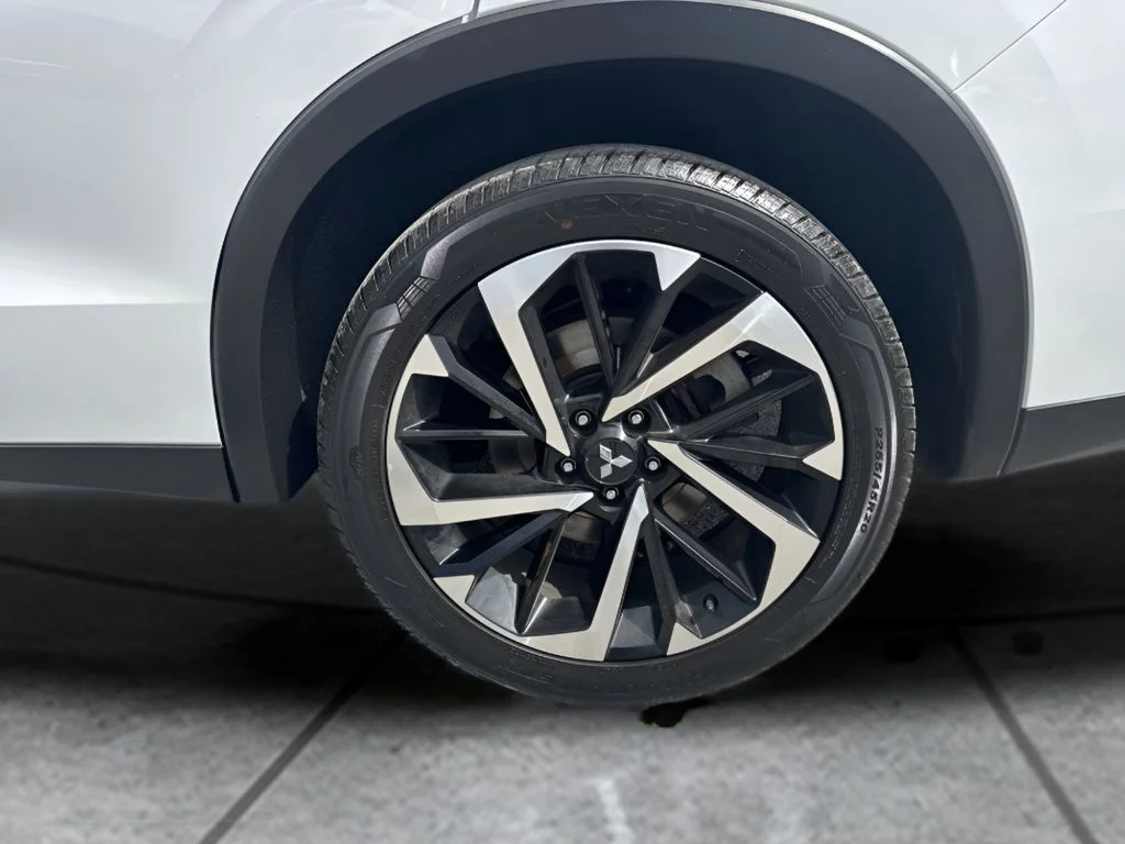 Used 2022 White Mitsubishi ES image 26