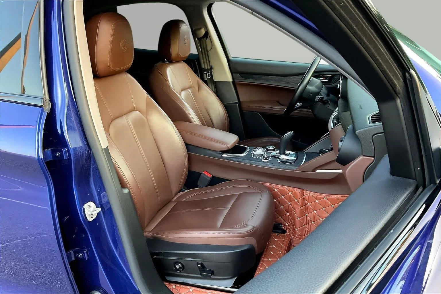 Used 2020 Anodized Blue Metallic Alfa Romeo  image 9