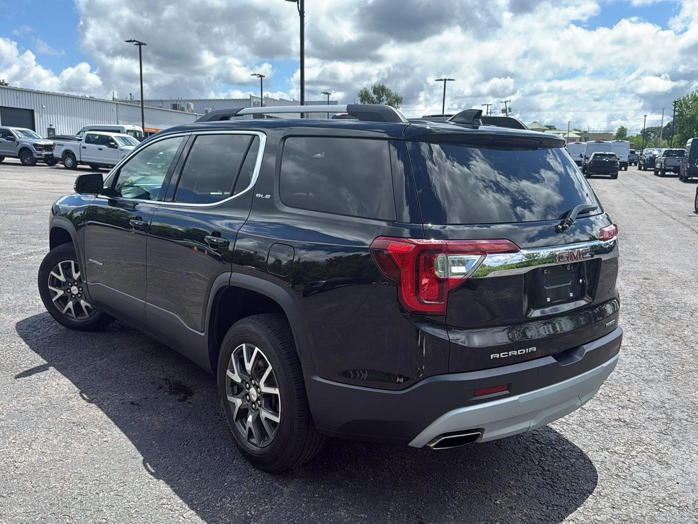 Used 2022 Ebony Twilight Metallic GMC SLE image 3
