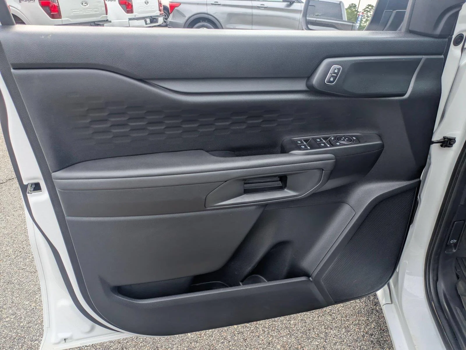 Used 2024 Oxford White Ford XL image 9