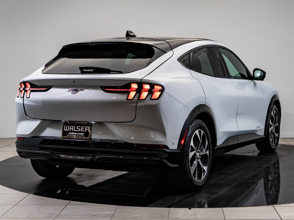 Used 2022 Space White Metallic Ford Premium image 10