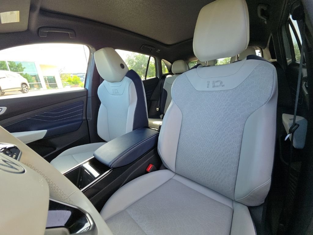 Used 2023 Arctic Blue Metallic Volkswagen Pro S Plus image 11