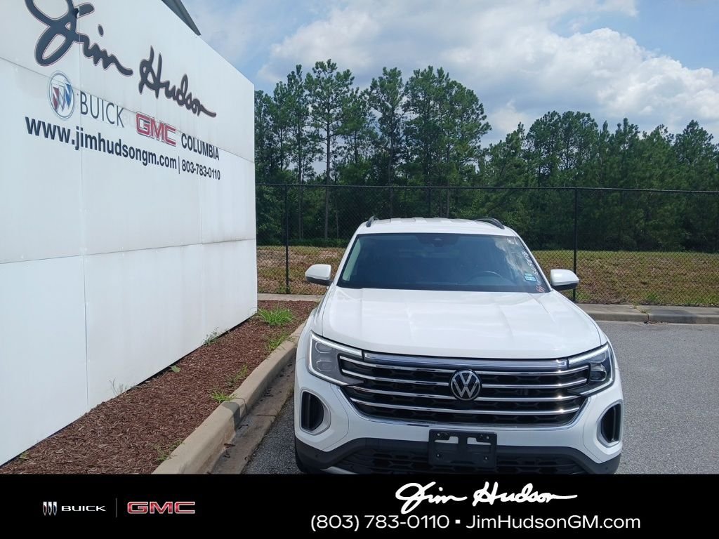 Used 2025  Volkswagen 2.0T SE w/Technology image 3
