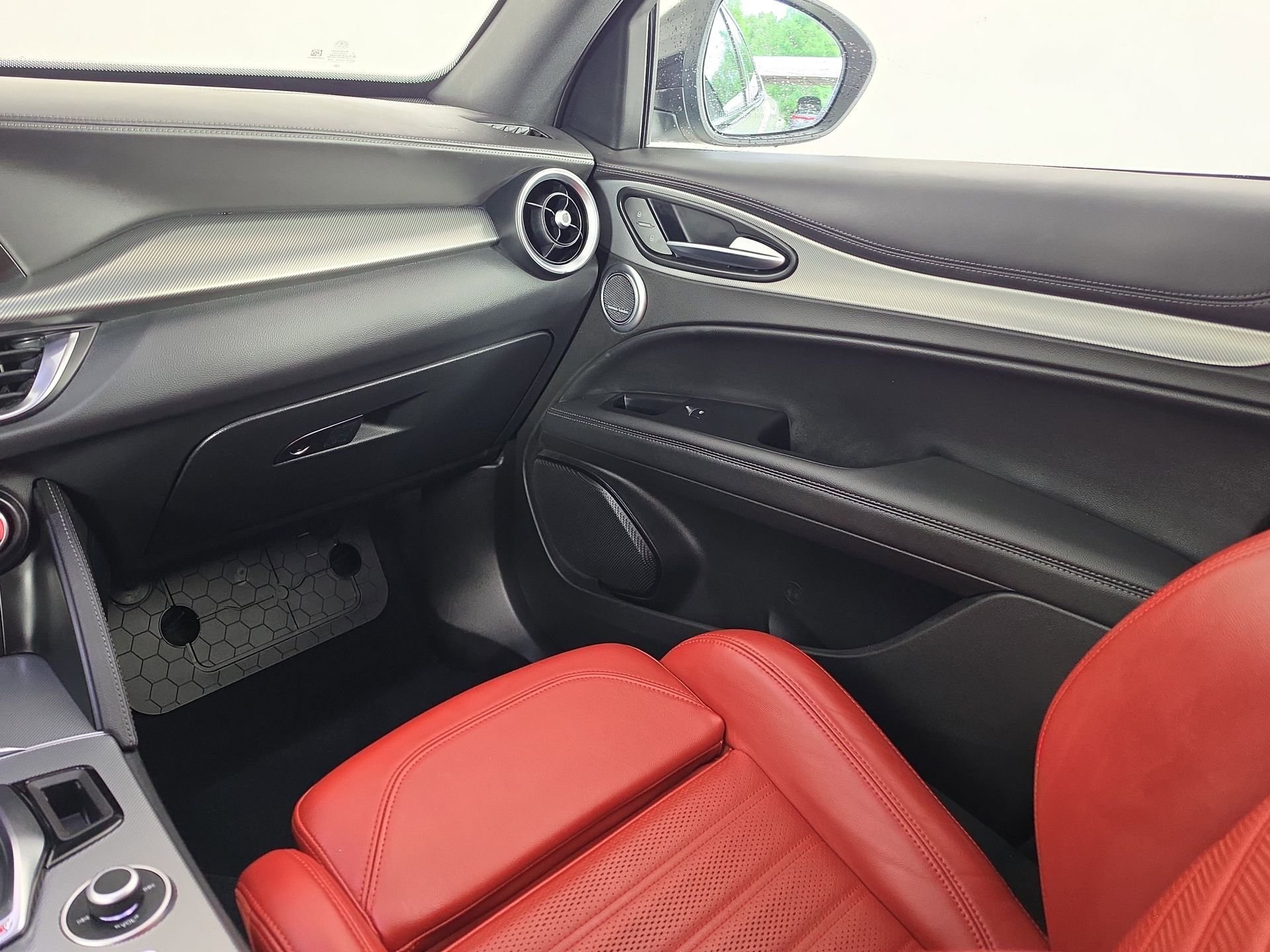 Used 2024 White Alfa Romeo Veloce image 34
