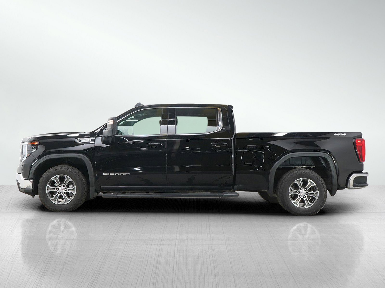 Used 2022 GMC Sierra 1500 SLE with VIN 1GTUUBET0NZ558549 for sale in White Bear Lake, Minnesota