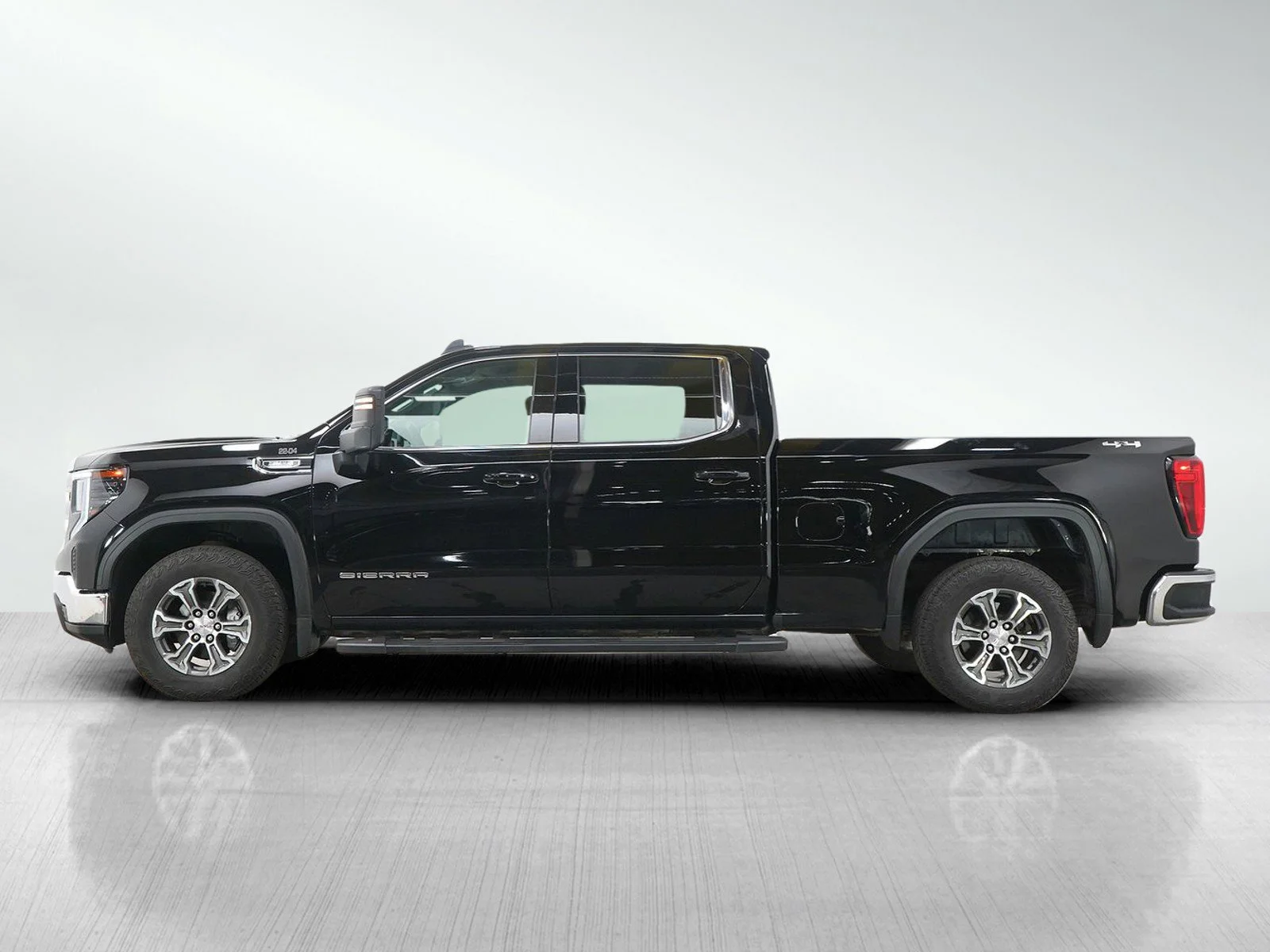 Used 2022 GMC Sierra 1500 SLE with VIN 1GTUUBET0NZ558549 for sale in White Bear Lake, Minnesota