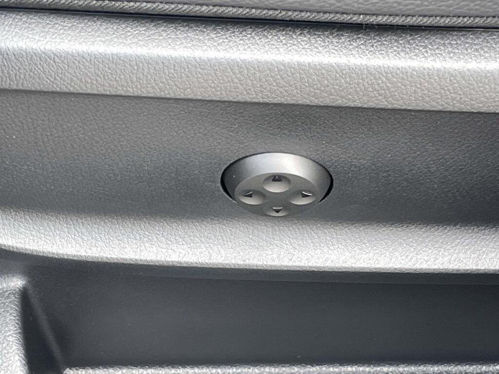 New 2026 Mountain Grey Metallic Mercedes-Benz GLA 250 image 18