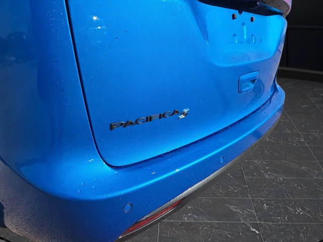 New 2026 Hydro Blue Pearl-Coat Exterior Paint Chrysler Select image 35