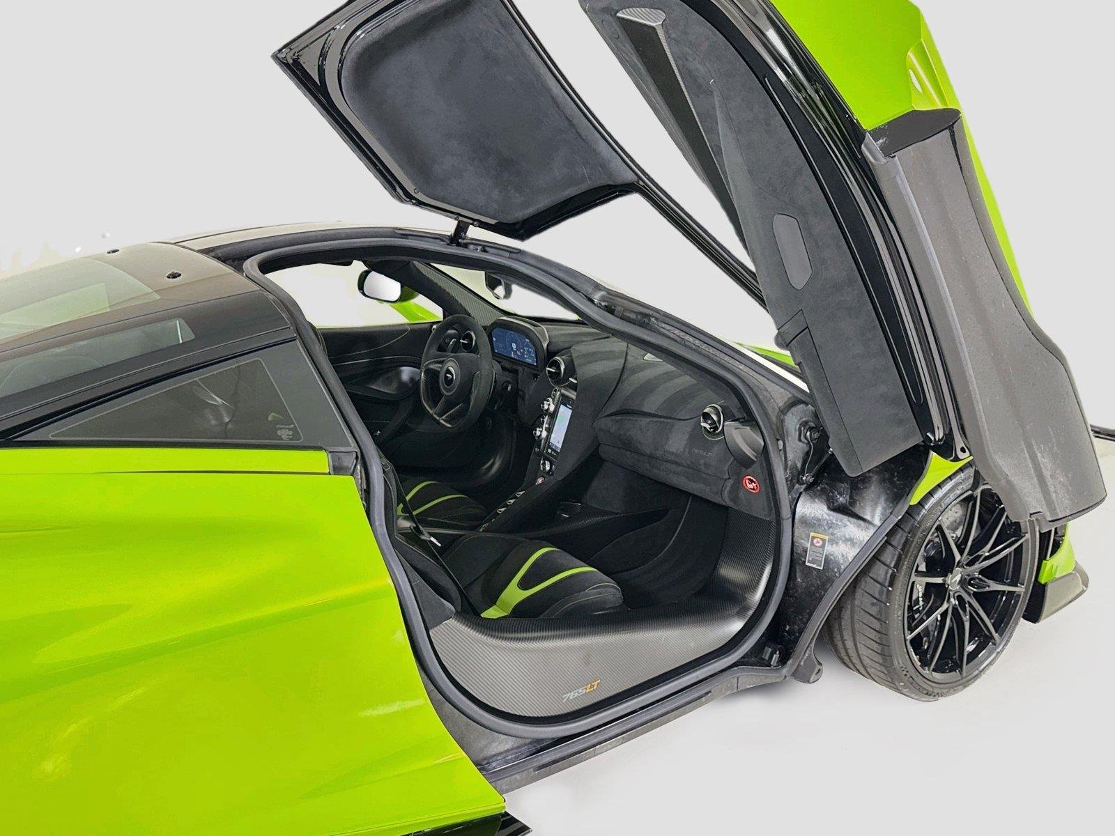 Used 2021 Lime Green McLaren Coupe image 25