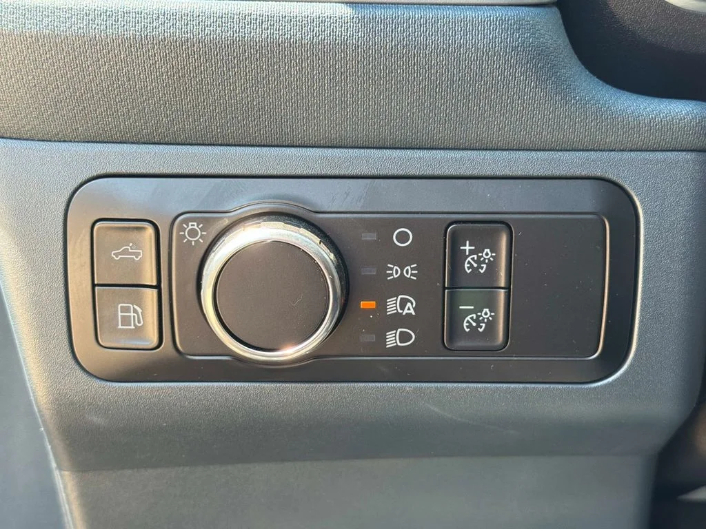 Used 2024 Oxford White Ford Lariat image 32
