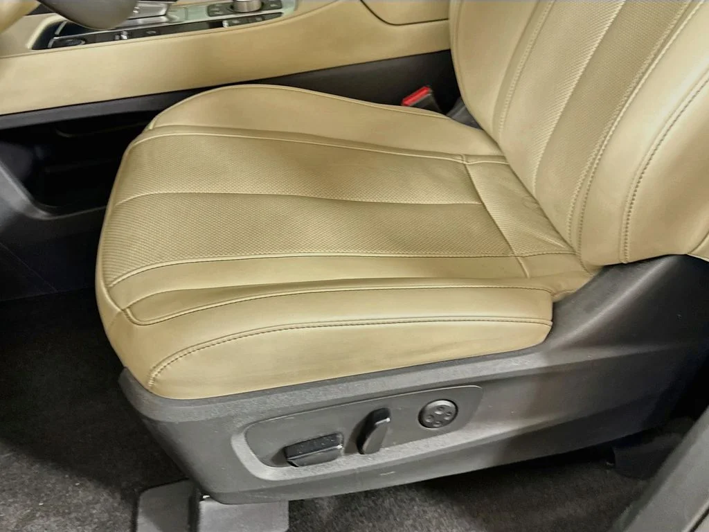 Certified Used 2023 Red INFINITI LUXE image 26
