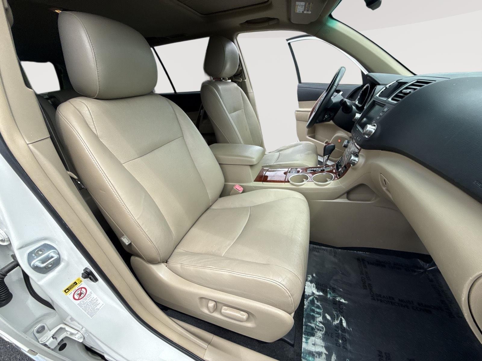 Used 2012 Blizzard Pearl Toyota Limited image 29
