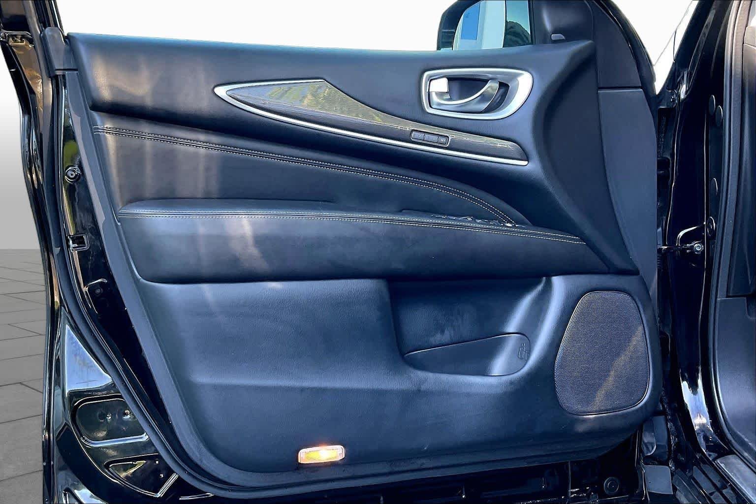 Used 2020 Black Obsidian INFINITI LUXE image 24