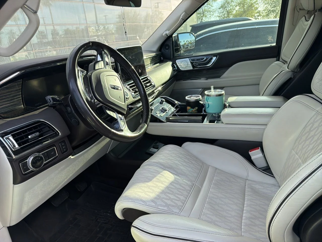 Used 2019 White Platinum Clearcoat Metallic Lincoln Black Label image 7