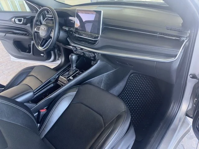Used 2022 Silver Jeep High Altitude image 30