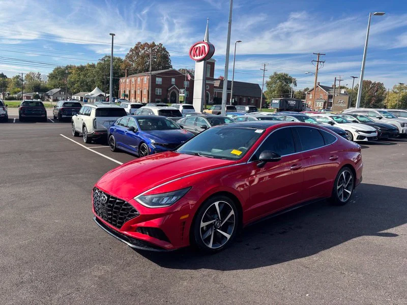 Used 2021 Red Hyundai SEL Plus image 3