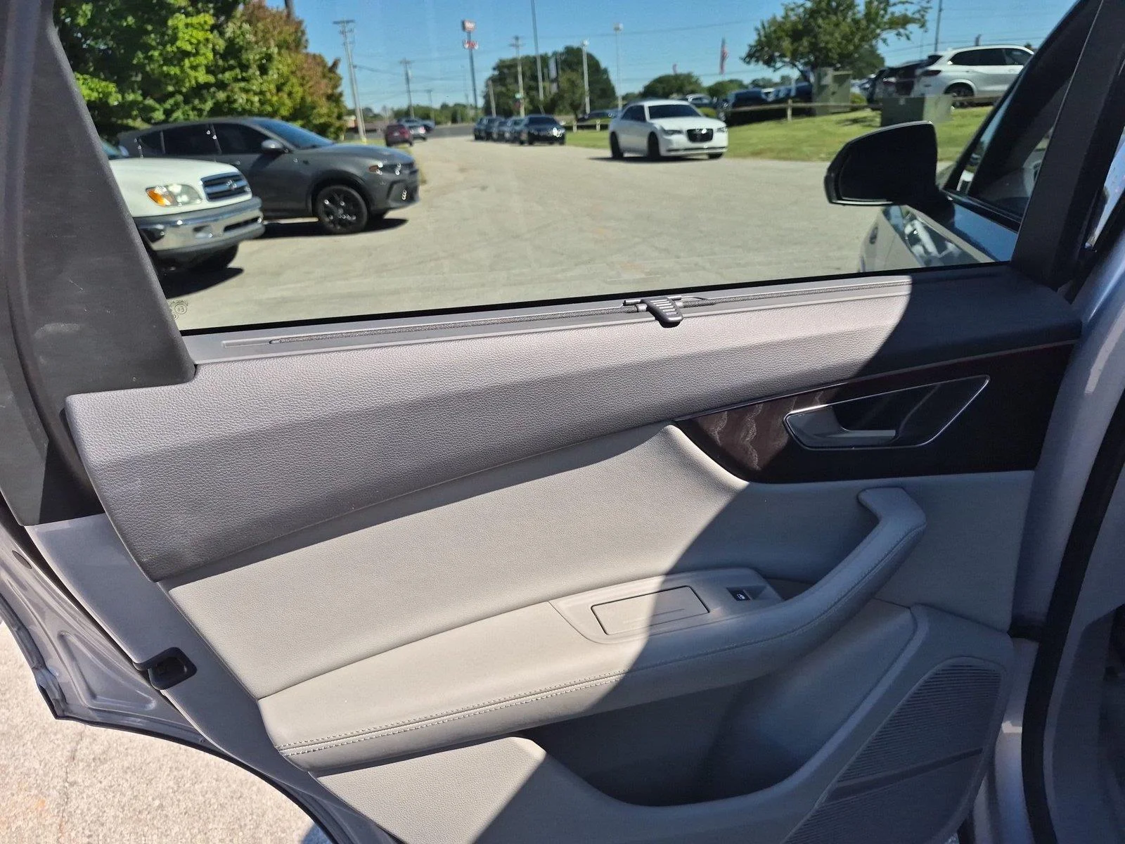 Used 2022 Florett Silver Metallic Audi Premium Plus image 29