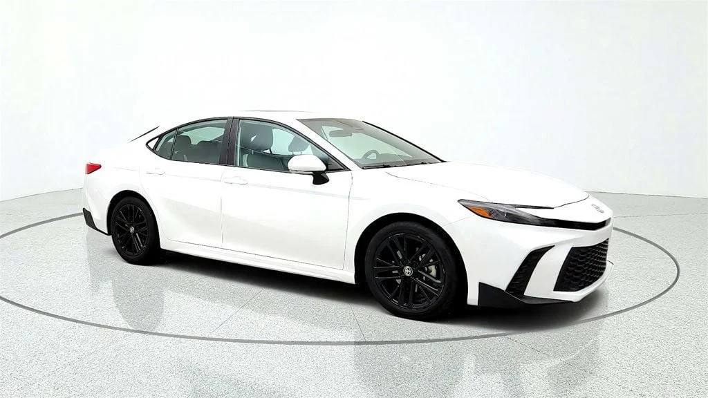 Used 2025 Ice Cap Toyota SE AWD image 3