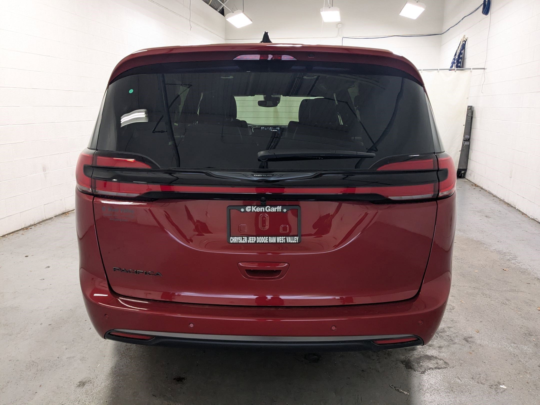 New 2026 Red Hot Pearl-Coat Exterior Paint Chrysler Select image 5
