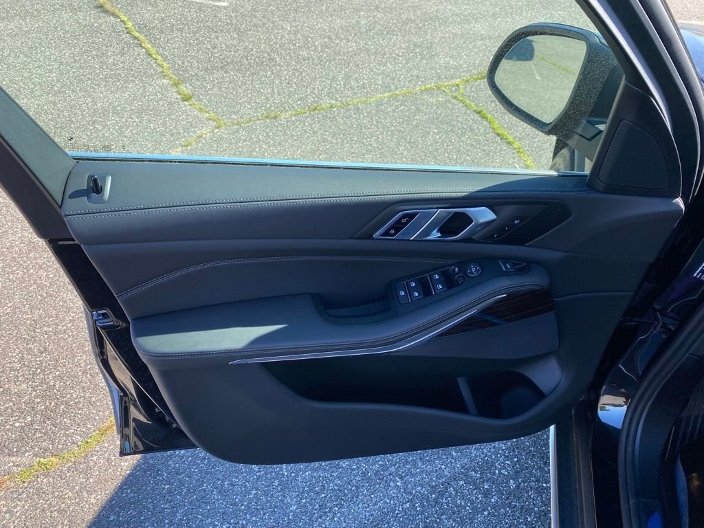 New 2026 Black Sapphire Metallic BMW xDrive40i image 12
