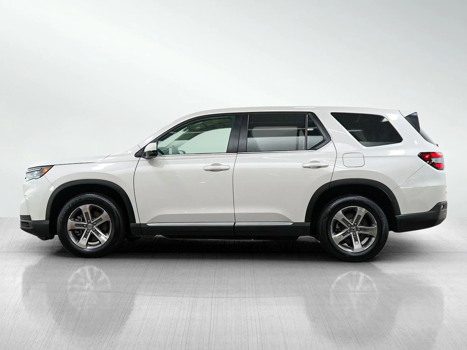 Used 2025 Honda Pilot EX-L with VIN 5FNYG1H43SB108743 for sale in Burnsville, Minnesota