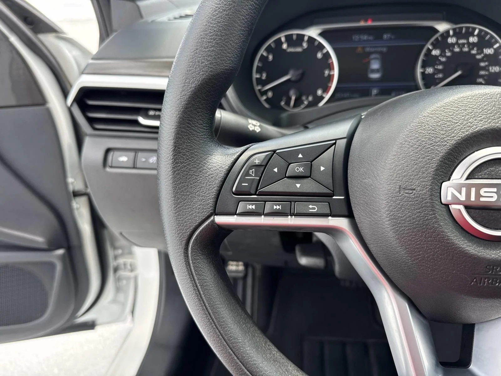 2025 Nissan Altima SV - Photo 22