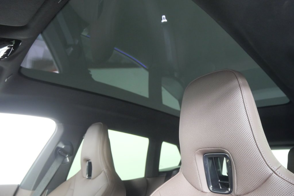 Used 2024 Alpine White BMW xDrive50 image 12