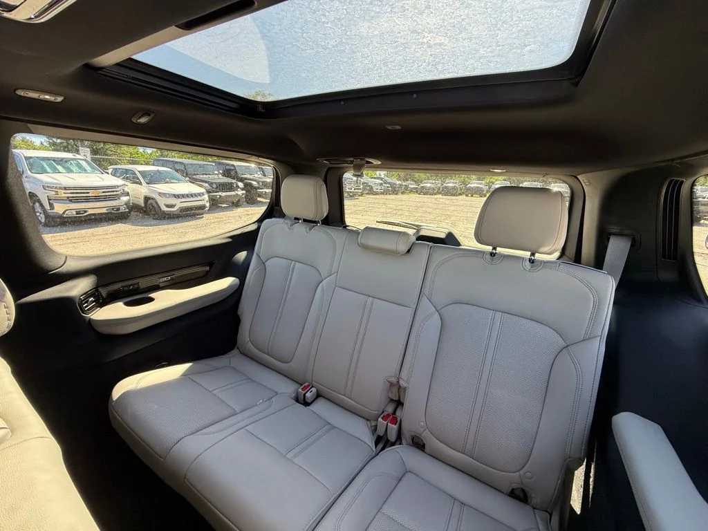 New 2026 High Gloss Black Exterior Paint Jeep Summit Obsidian image 26