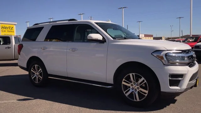 Used 2023 White Ford Limited image 3