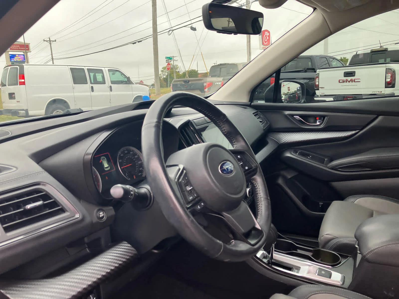 Used 2022 Ice Silver Metallic Subaru Onyx Edition image 9
