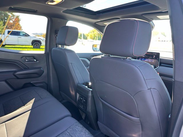 Used 2024 Gray Chevrolet Z71 image 19