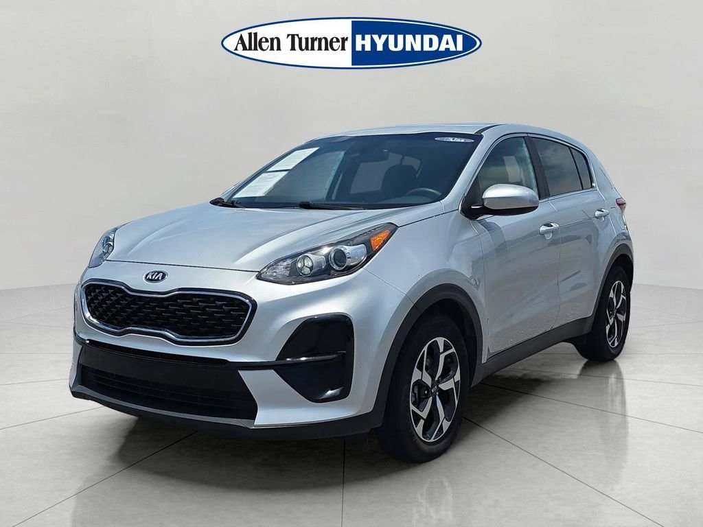 Used 2022 Sparkling Silver Kia LX image 4
