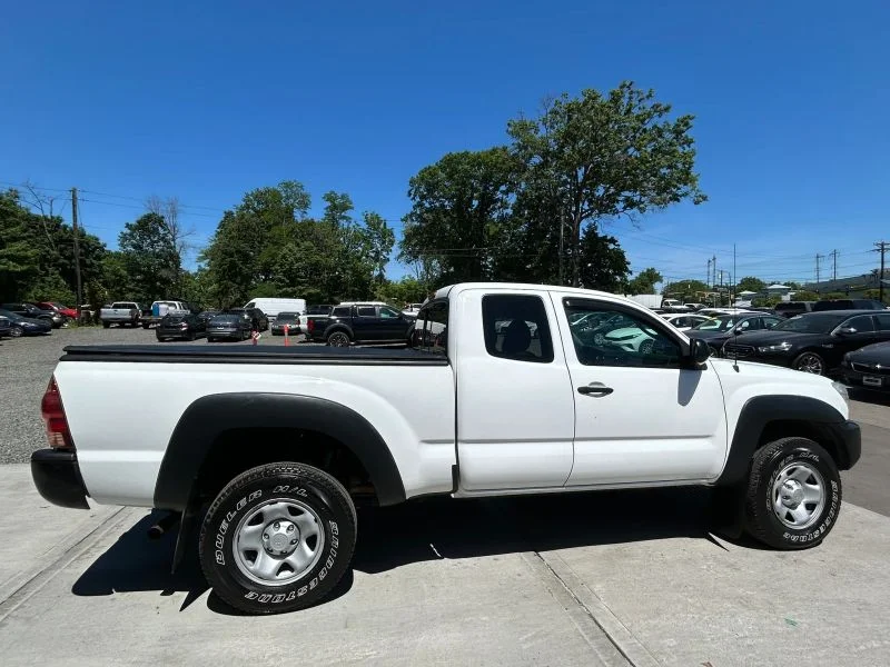 Used 2015 White Toyota Pickup 4D 6 ft image 13
