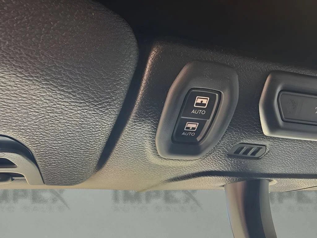 Used 2023 White Jeep Sahara image 13