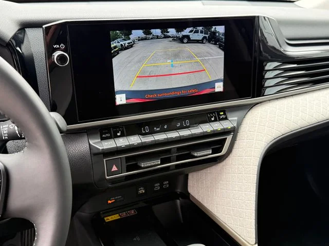 Used 2025  Toyota XLE image 18