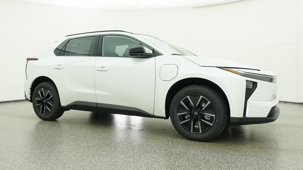 New 2026 Wind Chill Pearl Toyota XLE image 11