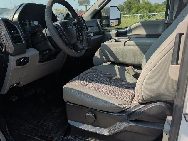 Used 2018 White Ford XL image 11