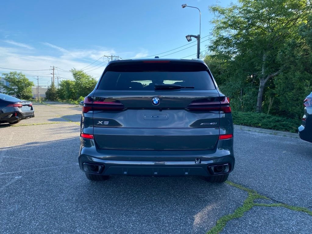 New 2026 Dravit Grey Metallic BMW xDrive40i image 3