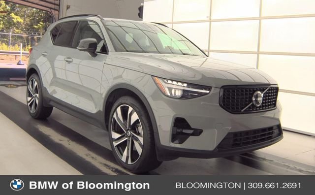 2025 Volvo XC40 B5 Ultra Dark AWD's photo