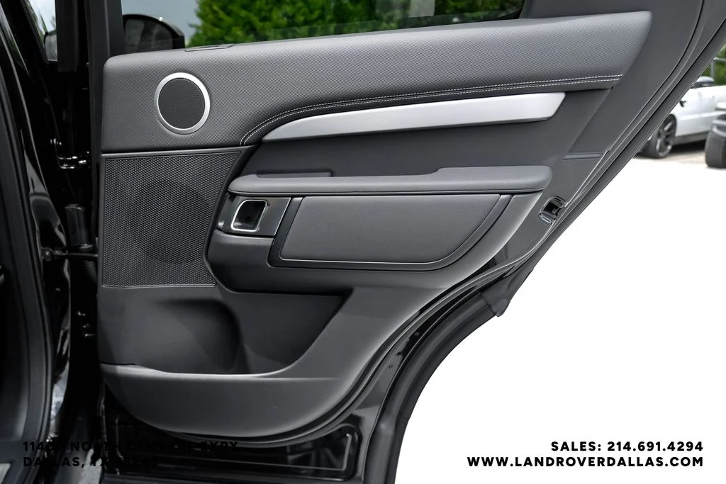 New 2026 Santorini Black Metallic Land Rover Dynamic SE image 39