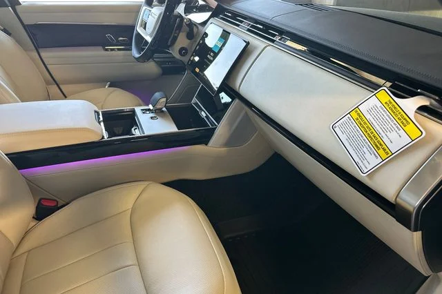 New 2026 Belgravia Green Land Rover SE image 15