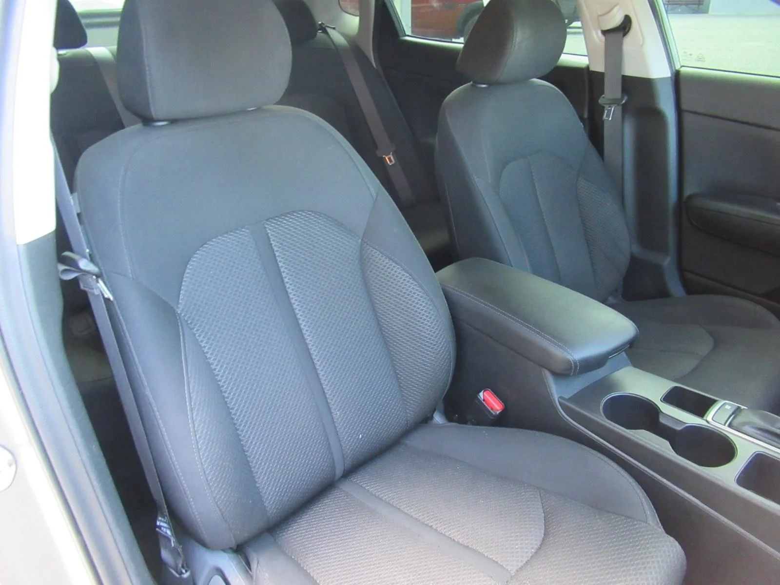Used 2018 Silver Kia LX image 9