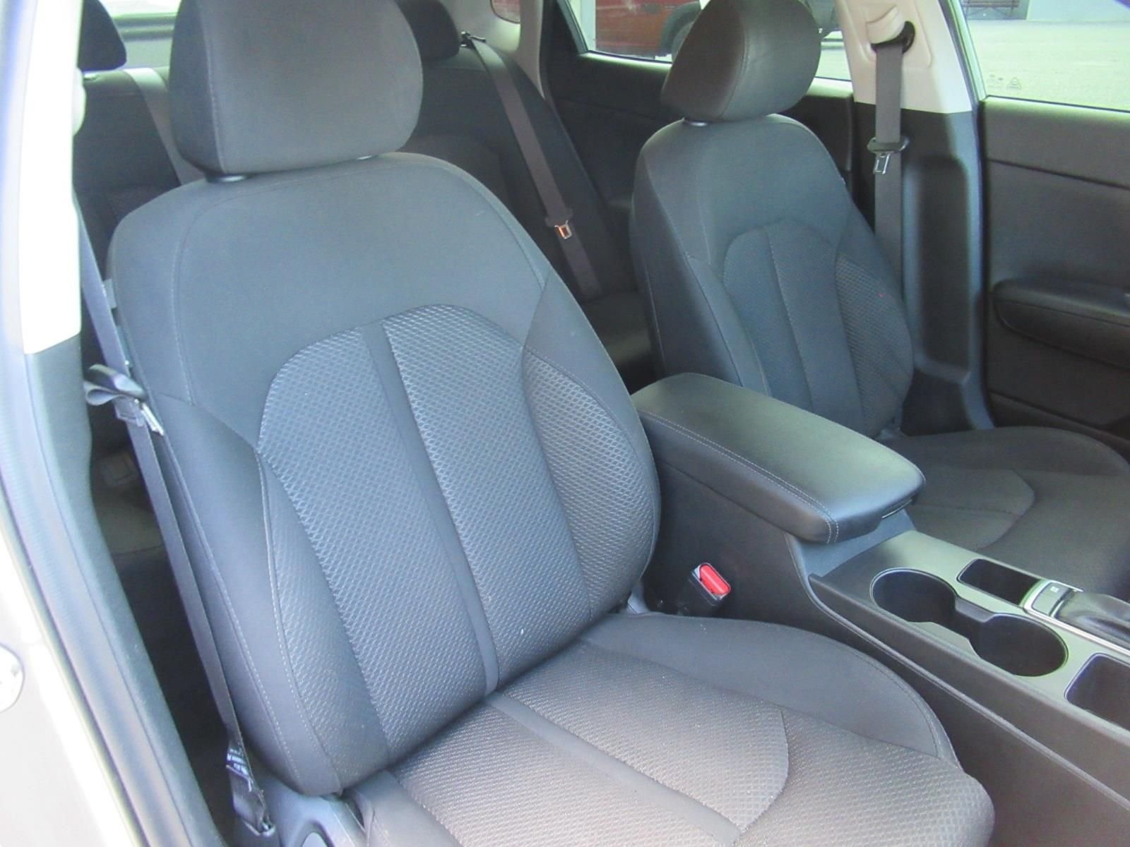 Used 2018 Silver Kia LX image 9
