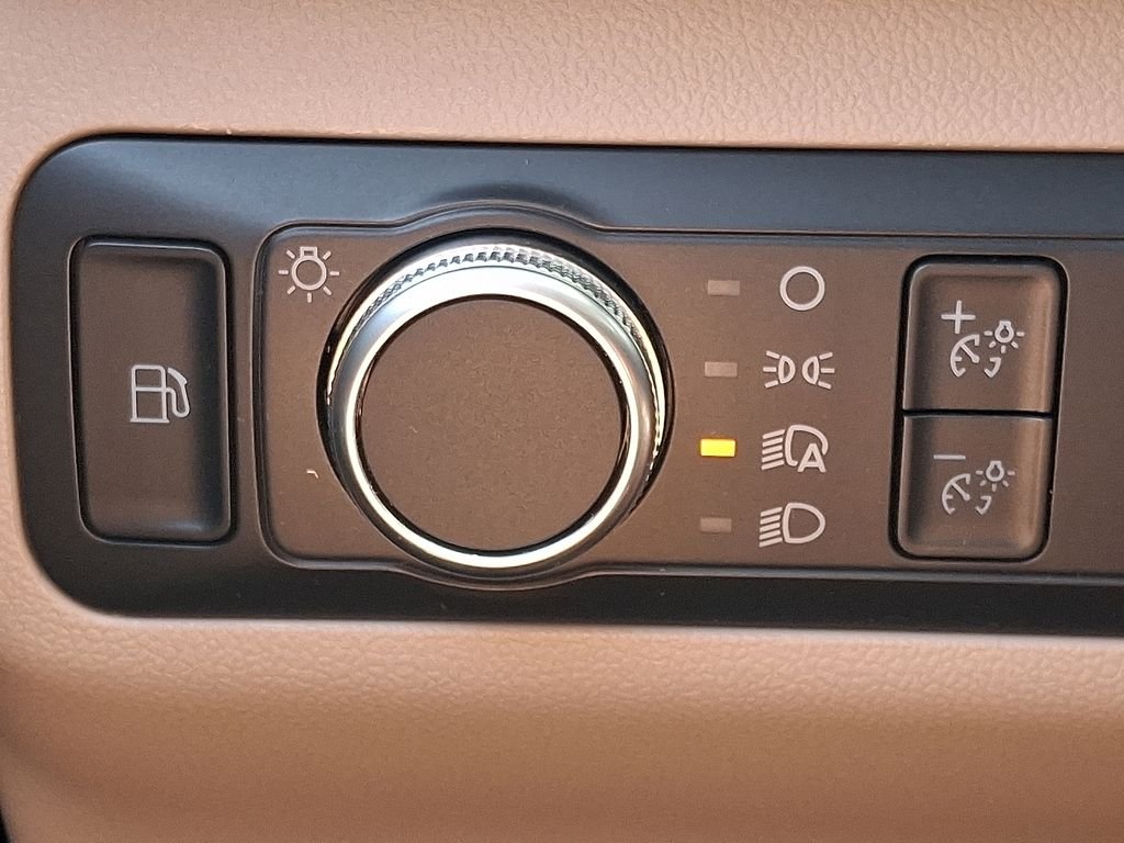 Used 2022 Gray Ford SE image 25