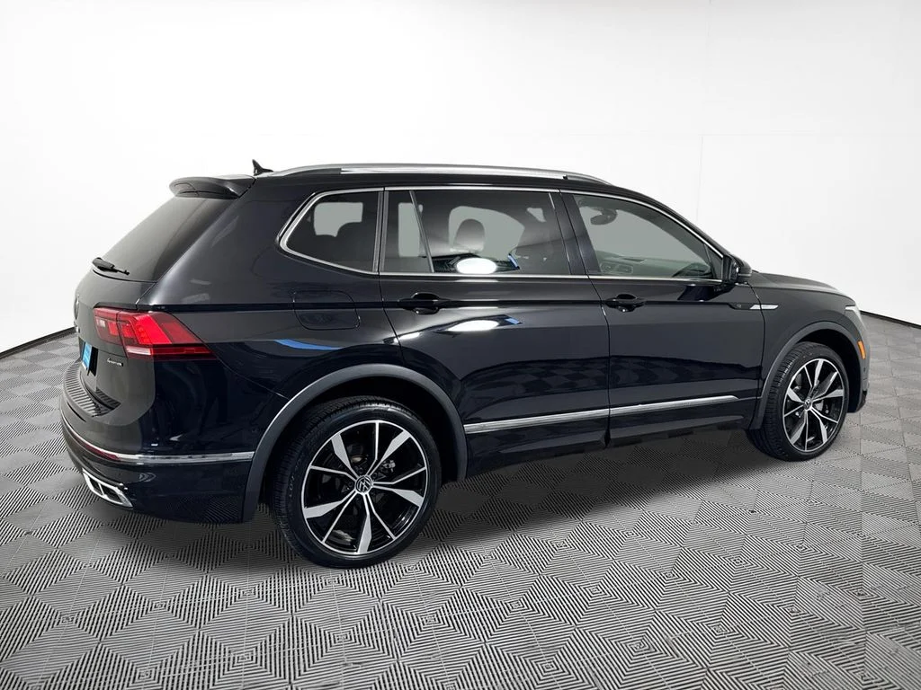 Used 2024 Black Volkswagen 2.0T SEL R-Line image 9
