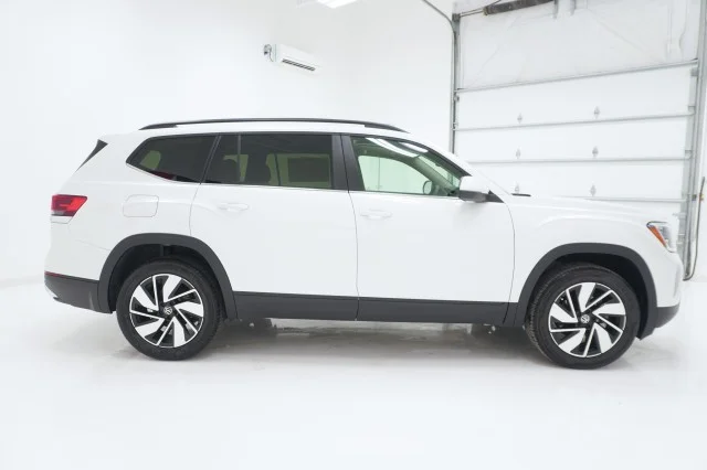 New 2026 Opal White Pearl Volkswagen 2.0T SE w/Technology image 4